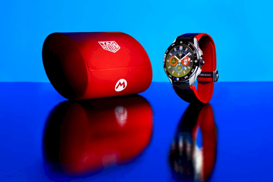 Super Mario com relógio da Tag Heuer