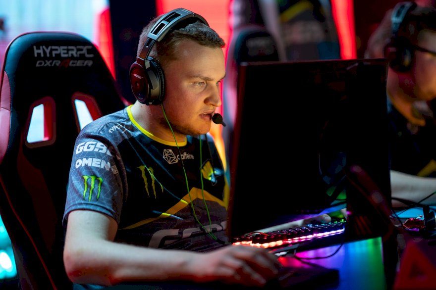 NAVI oficializa a saída de flamie