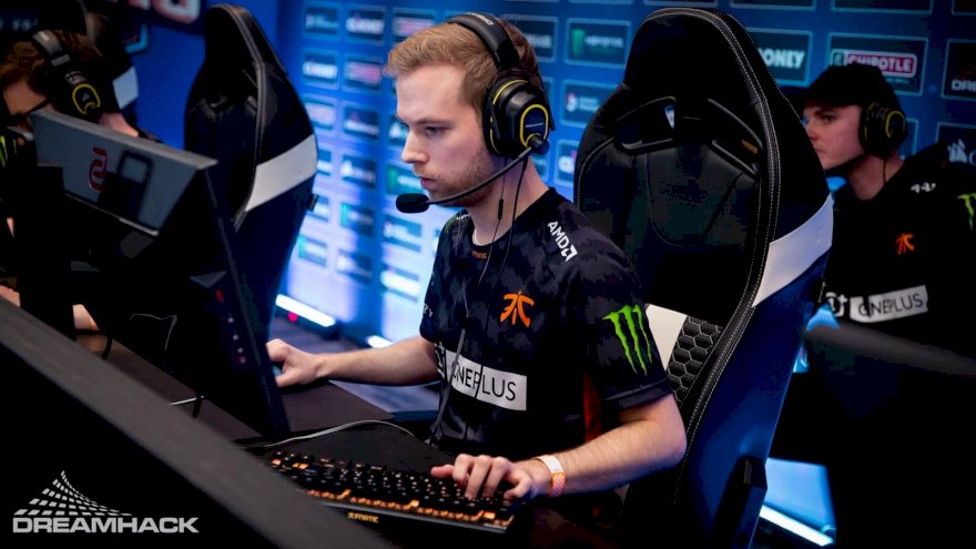 Xizt anuncia o fim da carreira como jogador