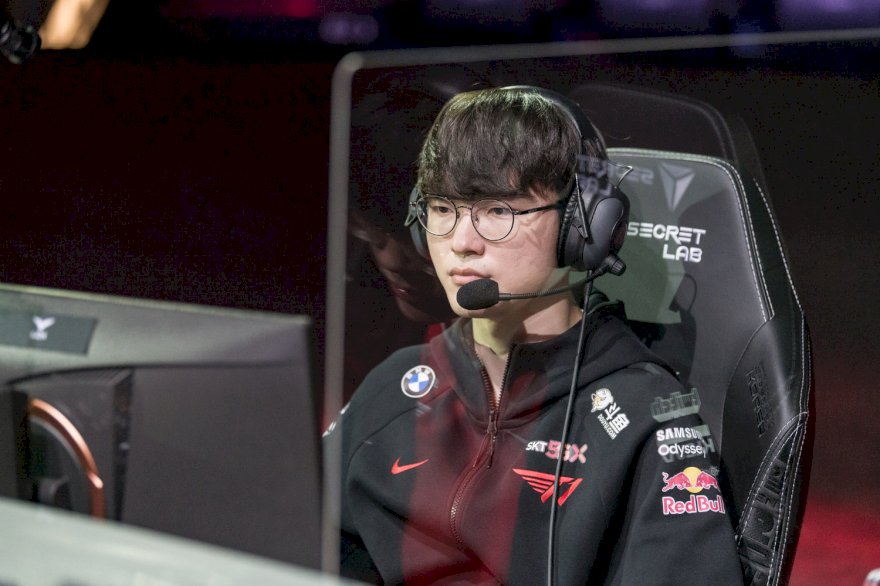 Faker renova com a T1 