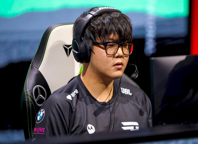 Luci de saída da paiN Gaming 