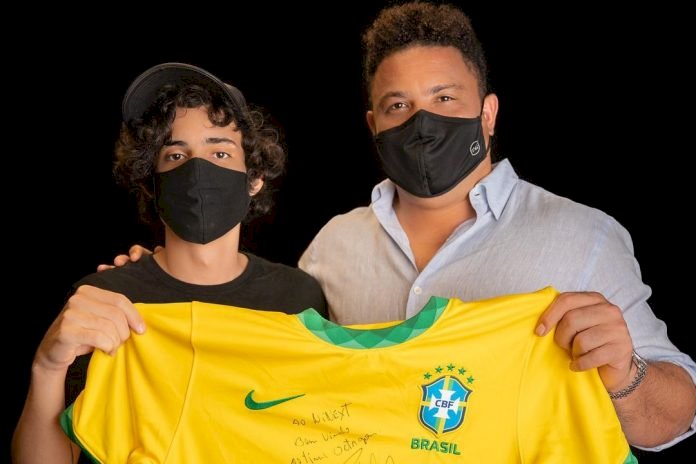 Ronaldo Fenômeno estreia canal na Twitch