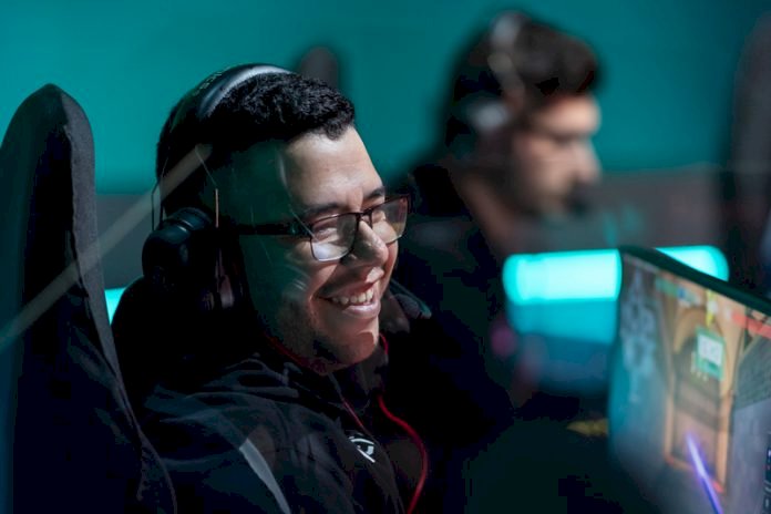 Gamelanders Blue despede-se de Jonn, fznnn e Nyang