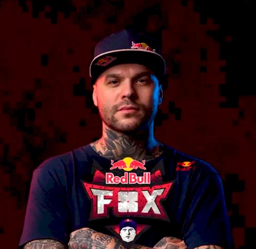 Red Bull Under My Wiiings com equipa definida