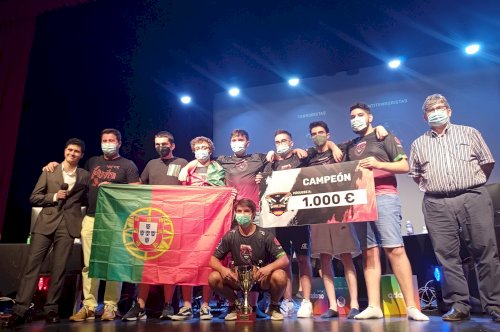 Bandeira Nacional no lugar mais alto em Espanha