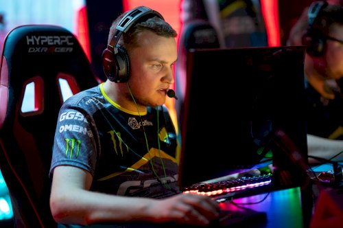 NAVI oficializa a saída de flamie