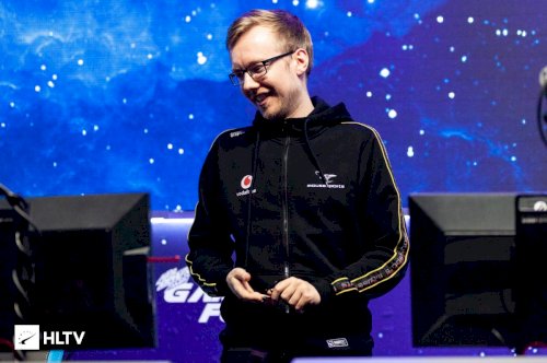  chrisJ deixa de vestir a camisola da MOUZ  